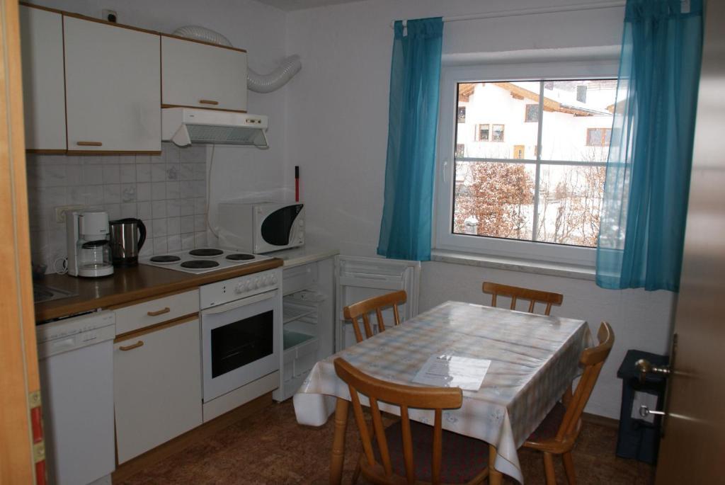 Alpin-Sportiv Appartement Lermoos Kamer foto
