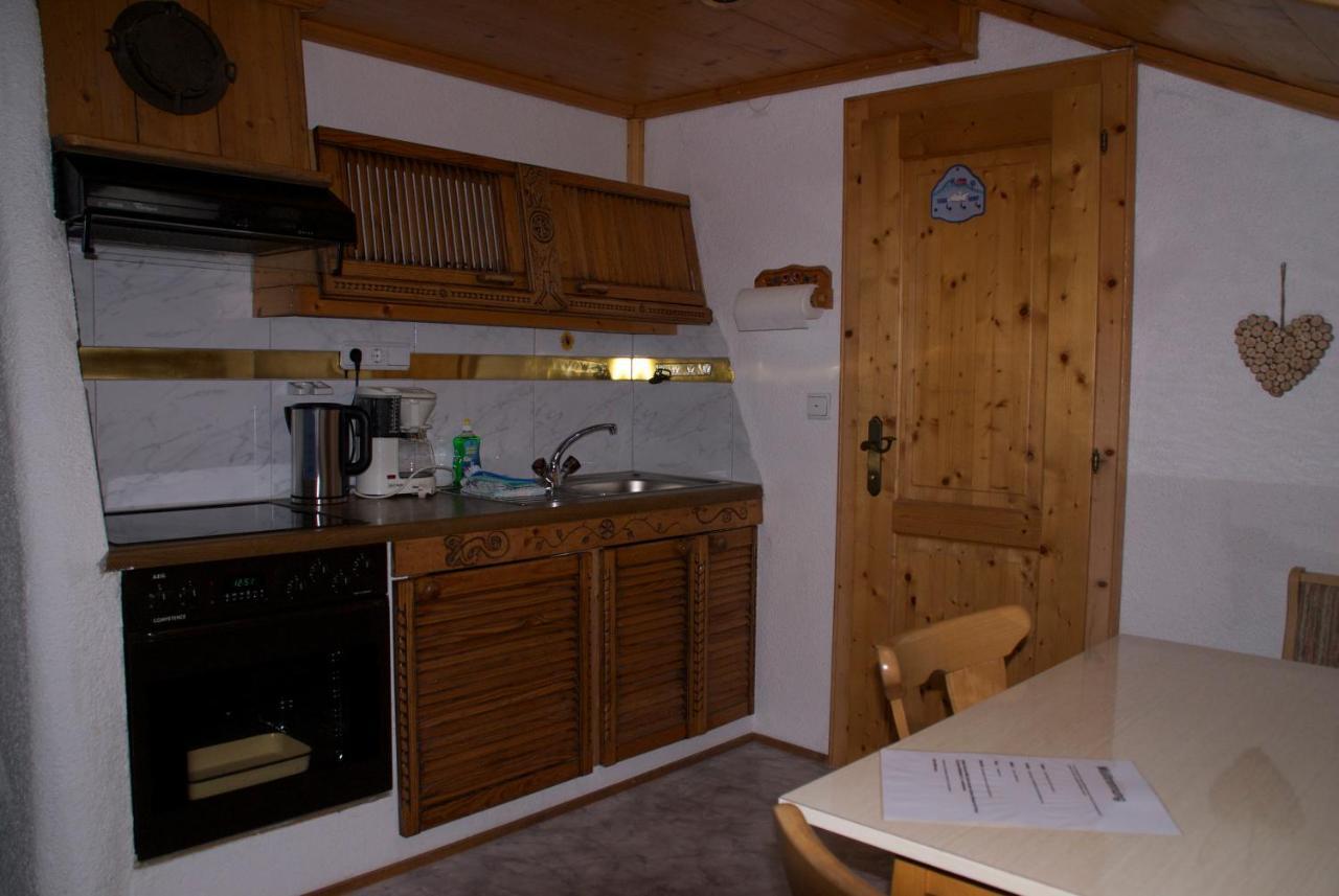 Alpin-Sportiv Appartement Lermoos Kamer foto